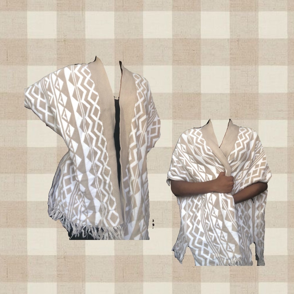 Womens poncho🤎🤍
